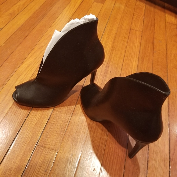 Shoes - Picture 2 of 2